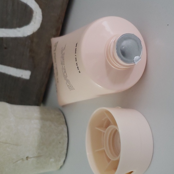 La Soie Facial Scrub Oat Milk Gentle. New - Picture 6 of 6